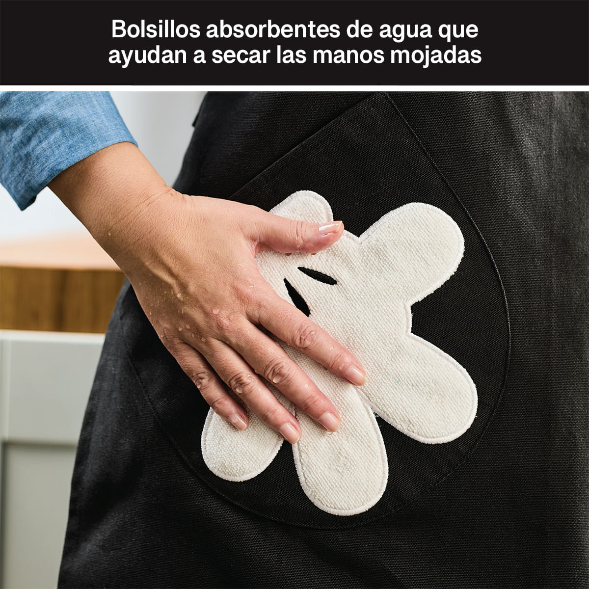 Delantal ajustable con bolsillos. Colección Disney Home Monochrome. Farberware img #4