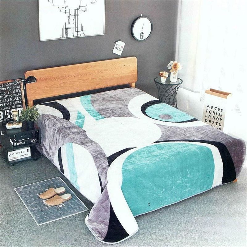 Cobija Termica Estampada Koyo 200 x 240 Cm Bolas Gris Carulla